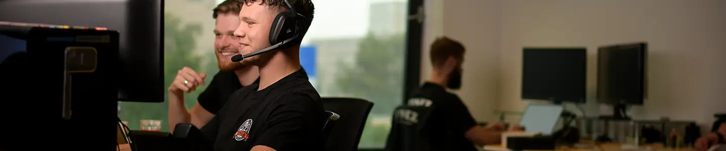 De klantenservice van Finez in het kantoor.